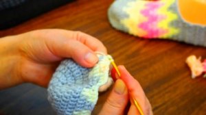 КРАСИВЫЕ ТАПОЧКИ  КРЮЧКОМ.