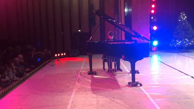 David plays Señorita - Piano Cover from Peter Buka смотреть онлайн