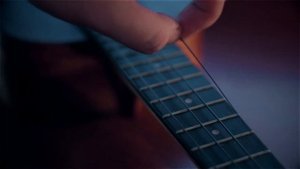 МЕНЯЕМ СТРУНЫ НА УКУЛЕЛЕ