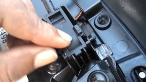 How to remove the door side mirror from a Volvo S80, 2007 - 2011 - VOTD