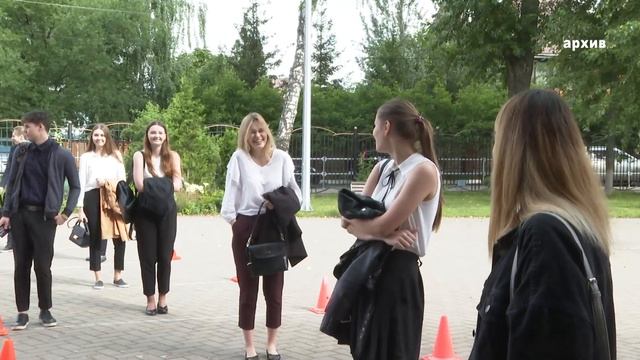 Сегодня и завтра, 03.06 и 04.06 11-ые классы сдают экзамен по русскому языку (ЕГЭ). смотреть онлайн