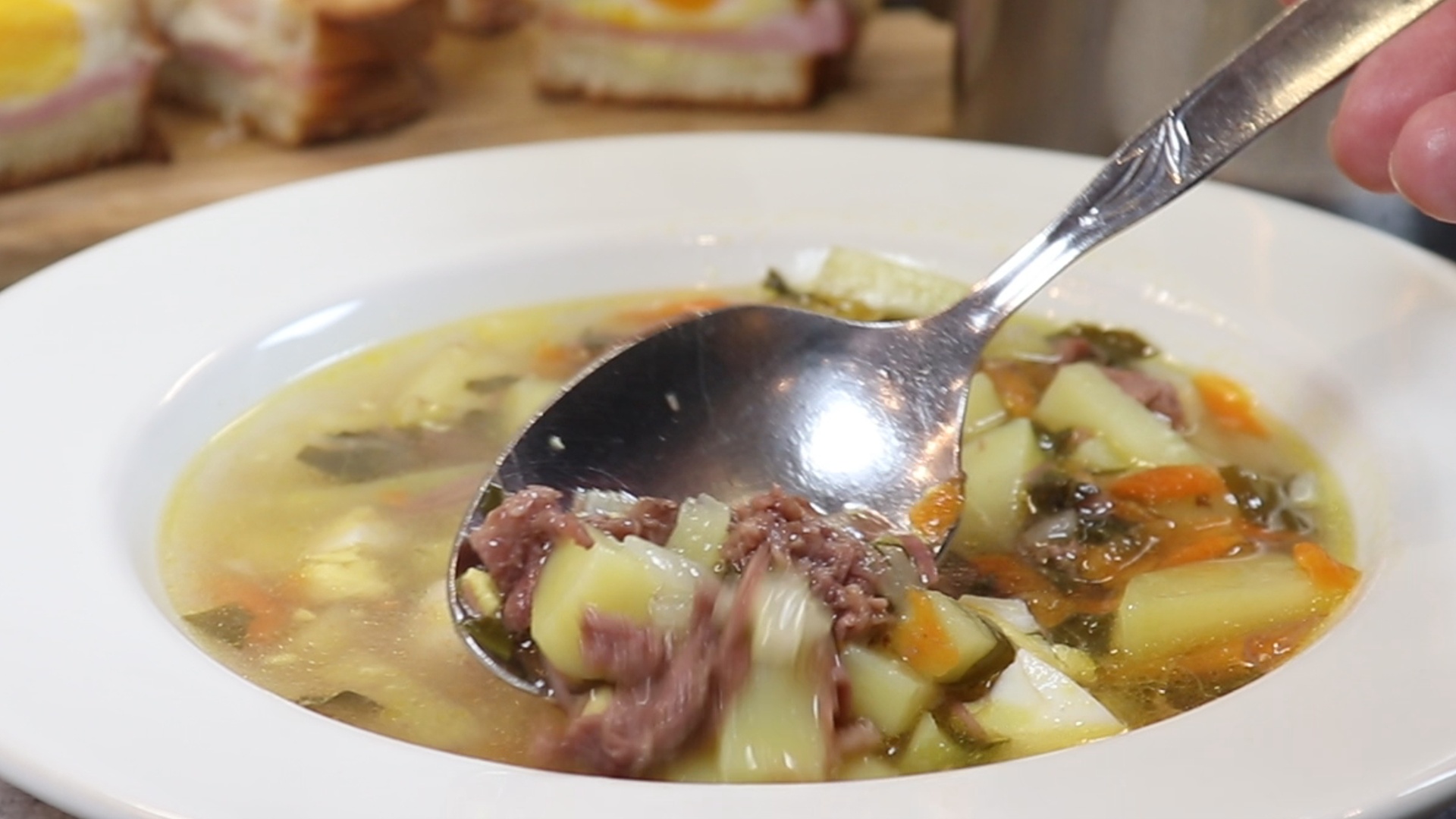 Ностальгический суп! Щавелевый суп с тушенкой – такой всегда был летом на даче