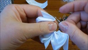 Как сделать нарядный бант с цветком камелии. СЕКРЕТЫ КАНЗАШИ.