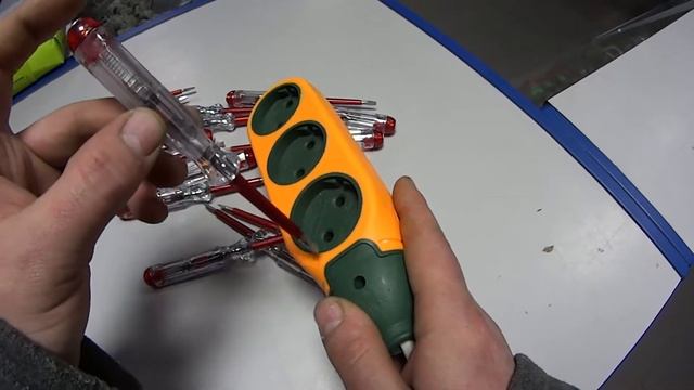 Как определить фазу и ноль отвёрткой индикатором.? смотреть онлайн