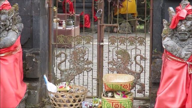 Inside Pura Ulun Danu Bratan, or Pura Bratan,Bali, Indonesia смотреть онлайн