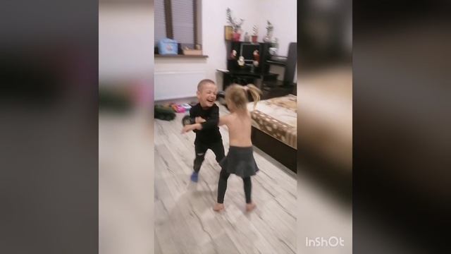 #shorts Амир и Амина. В маму или папу?))))