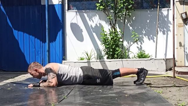 Отжимания скользящие #спорт #здоровье #отжимание смотреть онлайн