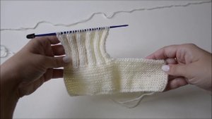 Симпатичные подследники на двух спицах одним полотном