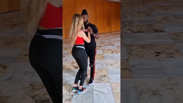 Kizomba/Urbankiz Rocky & Julia Demo Masterclass AT KizCon смотреть онлайн