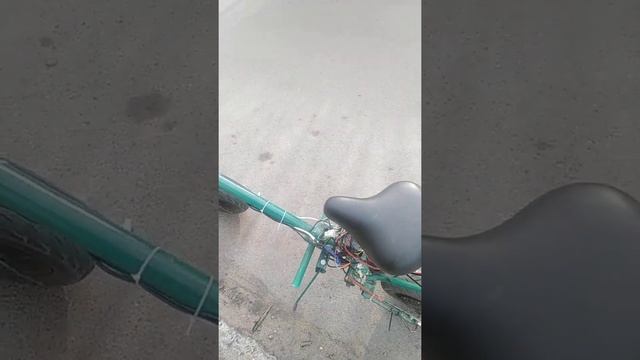 Самодельный электро велосипед со складной рамой без педалей. смотреть онлайн