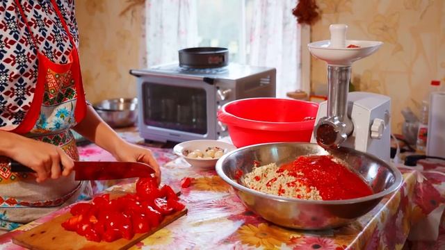 ЖИЗНЬ МОЛОДОЙ ПАРЫ В ДЕРЕВНЕ  У НАС ЗА ПЕЧКОЙ ПОСЕЛИЛСЯ ДОМОВОЙ  КУРЫ ГИБНУТ