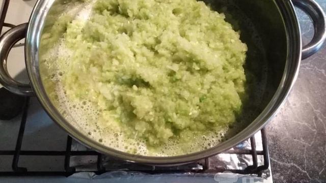 Икра из кабачков и лука с томатной пастой