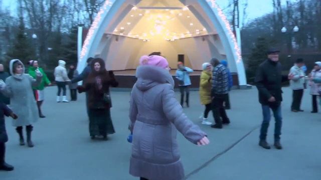 Девочка лето Танцы в парке Горького Харьков Декабрь 2021 смотреть онлайн