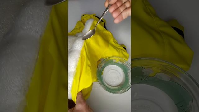 Как ЛЕГКО удалить монтажную ПЕНУ с одежды смотреть онлайн