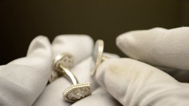 Именные запонки из белого золота с инициалами, гравировкой и львом на замке смотреть онлайн