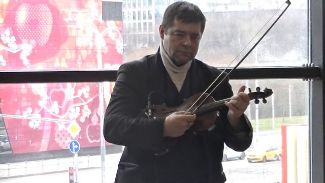 Музыка в метро Скрипач Владлен Симонов 27 03 2023 смотреть онлайн