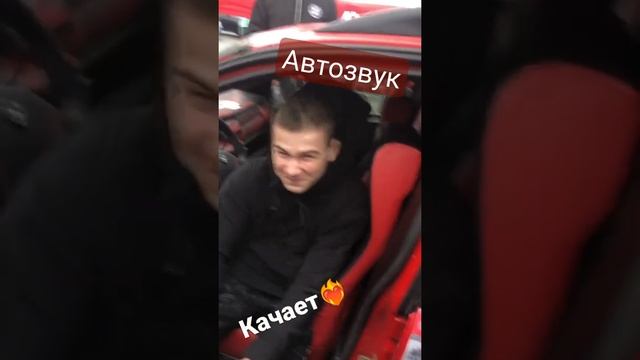 качают сабы, долбят на ура. Ветер знатный