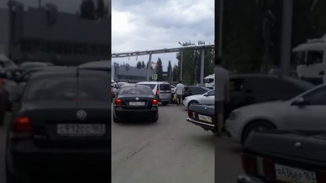 Пробка из-за ремонта дороги у Магнита в Самаре смотреть онлайн