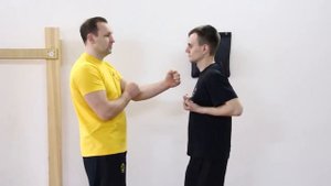 Уроки Вин Чунь от Владимира Козлова. Центральная линия и второе стартовое положение рук.