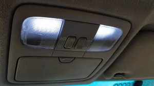 Toyota Land Cruiser плафон освещения салона