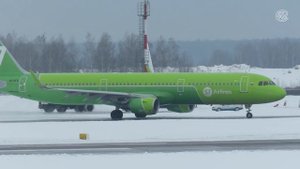 Взлеты и посадки после снегопада,  аэропорт Домодедово, 25.02.21.