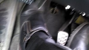 Свист при трогании задним ходом