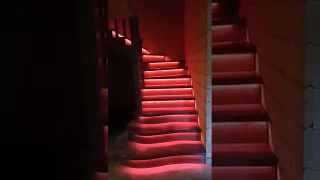 Подсветка лестницы цветная смотреть онлайн