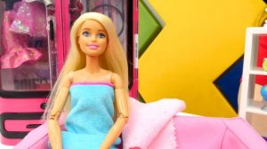 Хлоя и Олеся готовят Барби к встрече с режиссером. Видео для девочек про Барби Я не хочу в школу