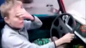Пацану 15 лет и он ездит на машине !