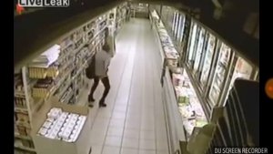 ЖЕНЩИНА НАСРАЛА В МОЁМ МАГАЗИНЕ!