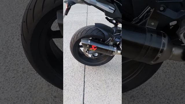 Bmw S1000XR 2022 Triple Black Akrapovic