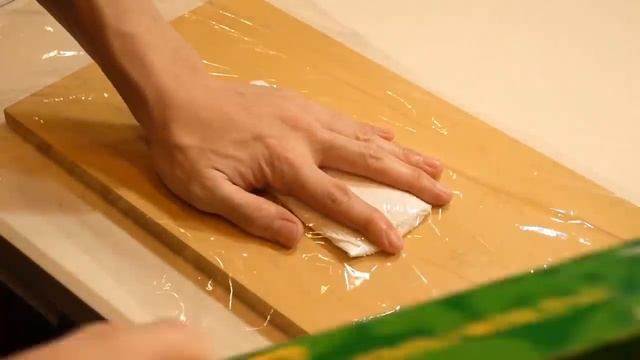 Японец нереально круто разделывает кальмара смотреть онлайн