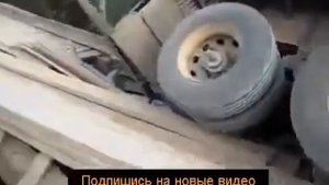 Фура падает с моста.