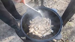 НЕ ПРОБОВАЛИ? А ЗРЯ. КУРИНЫЕ ЛАПКИ В КАЗАНЕ