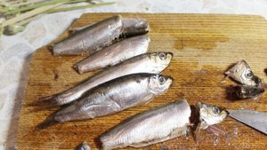 Бутерброды с килькой