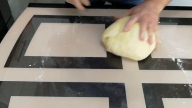 ОЧЕНЬ МНОГО СЫРА! Пирог с сыром, курицей и кинзой. смотреть онлайн