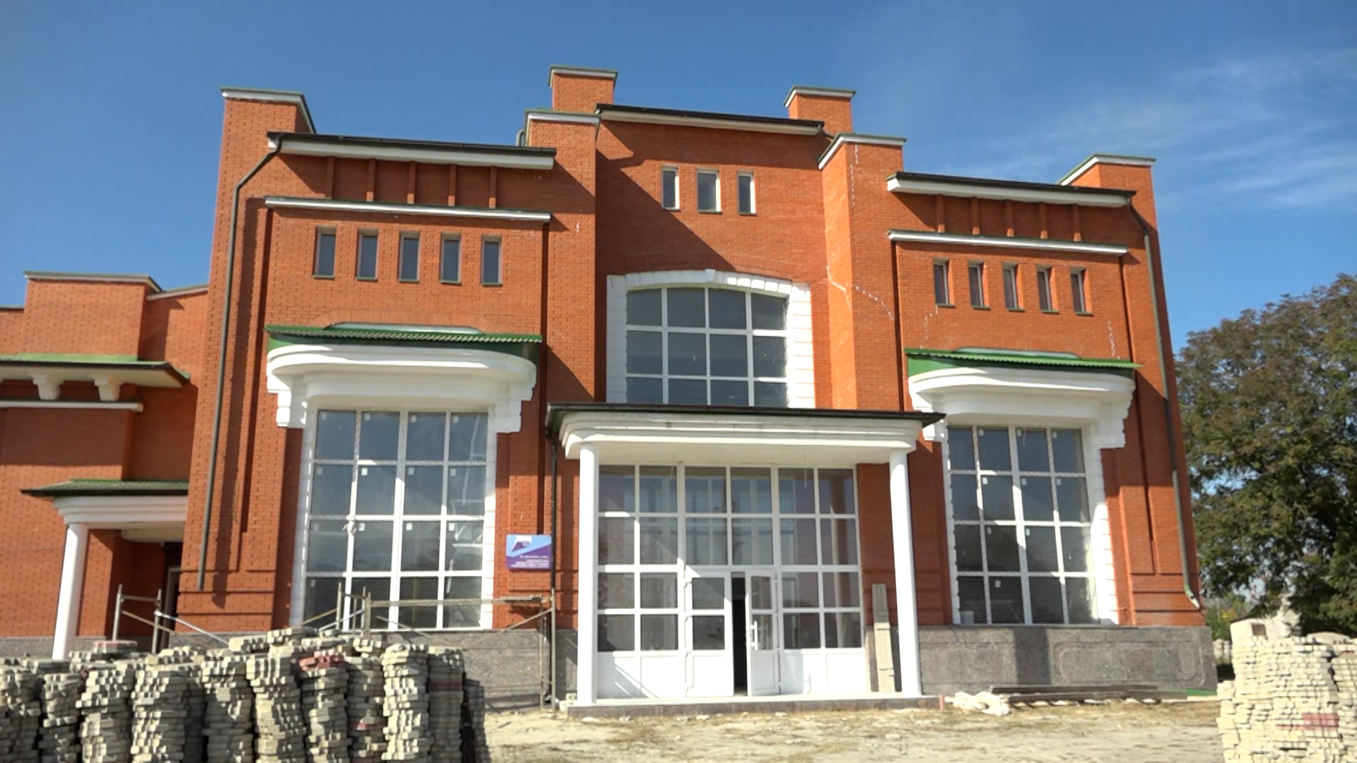 В селе Озрек Лескенского района продолжается капитальный ремонт Дома культуры