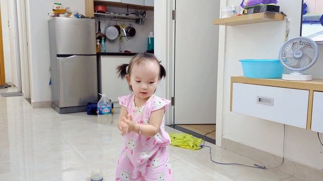 Девочка 1,5 лет Мисс Галакси танцует "Кемусан"