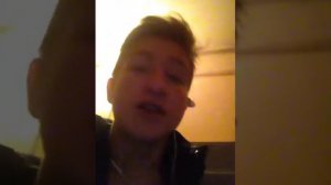 Мальчики девочки нюхают какаих