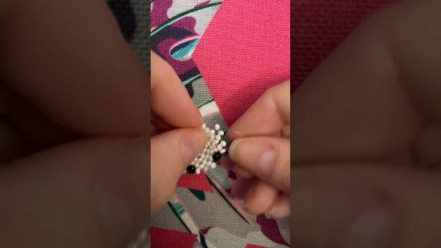 Первая часть видео . МК амигуруми зайчик в комбинезоне из бисера. #амигурумиизбисера #амігурумі