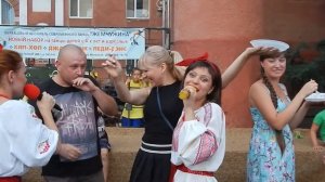 Поедание вареников на скорость (видео "Корабелов.Инфо")