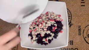 Салат свекольный с крабовыми палочками