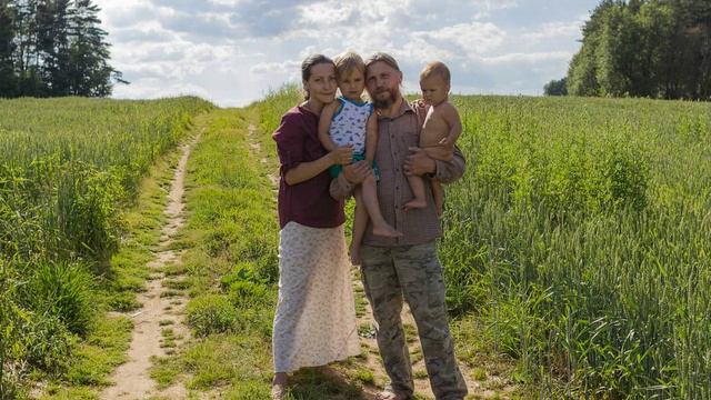 А за окном шумела жизнь. (стих в прозе)