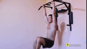 Упражнение для пресса на турнике для девушек