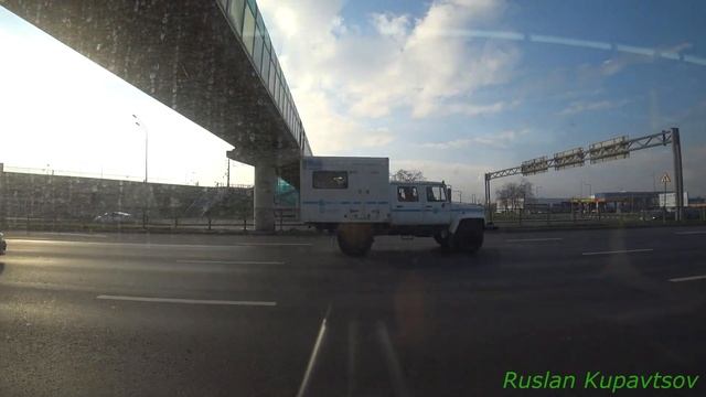 Едем в автобусе №39 из аэропорта Пулково до станции метро "Московская" по Санкт-Петербургу. смотреть онлайн