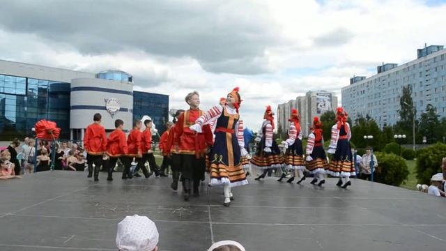 ансамбль танца "Юность" - "Смоленский Гусачок" - DSC 2010 смотреть онлайн