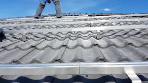 106. СОЛНЕЧНАЯ СТАНЦИЯ своими руками. МОНТАЖ солнечных ПАНЕЛЕЙ на крышу. ПОДКЛЮЧЕНИЕ к инвертору