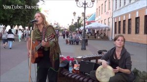 Девушки из Ё-бурга поют на улице! КРАСИВО ПОЮТ!!!