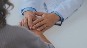 КОМ В ГОРЛЕ: почему возникает и как избавиться