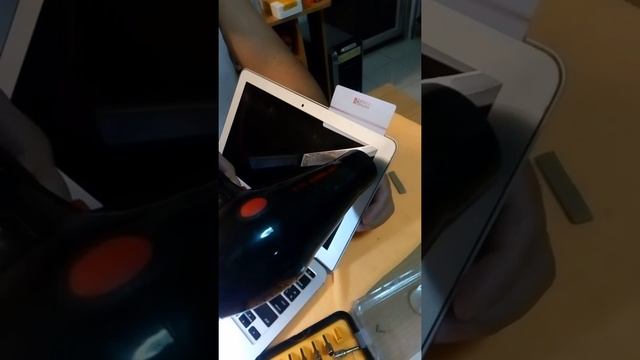 Macbook air A1465 2012 cracked screen replacement